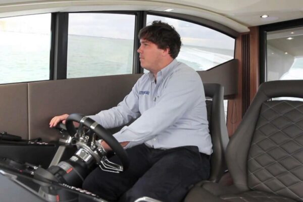 Proba pe mare Sunseeker Predator 57 de la Motor Boat & Yachting |  Revizuire