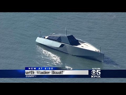 O navă misterioasă neagră se îndreaptă spre golful San Francisco, un prevestitor al viitorului yachting-ului