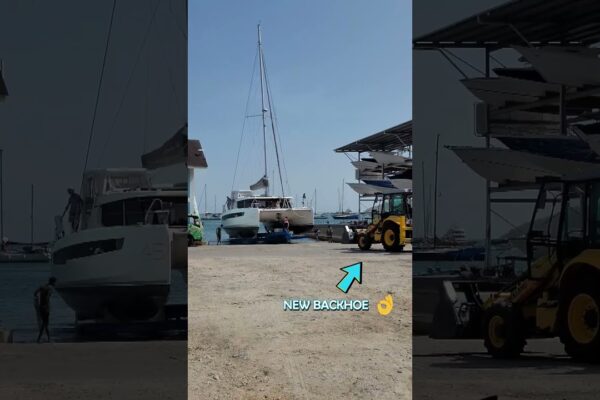 🇹🇹 Șantierul naval din Trinidad Power Boats ridică un catamaran cu vele de 45 de picioare ⛵ #caribbean #boating #trinidad