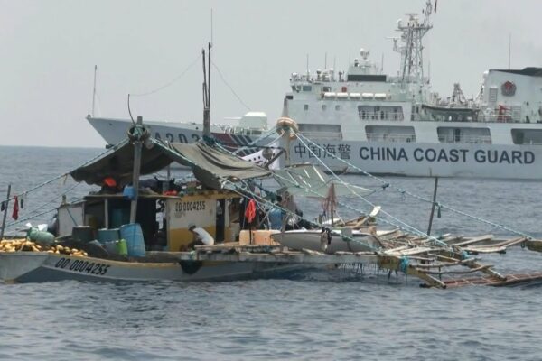 Navele chineze urmăresc convoiul civil filipinez care navighează spre reciful disputat |  AFP