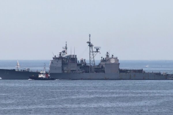 USS VELLA GULF (CG-72) părăsind baza Rota