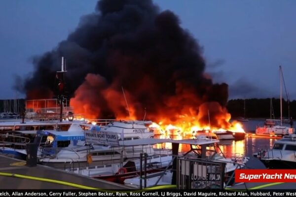 Un incendiu masiv distruge parțial întregul port |  Clipuri SY