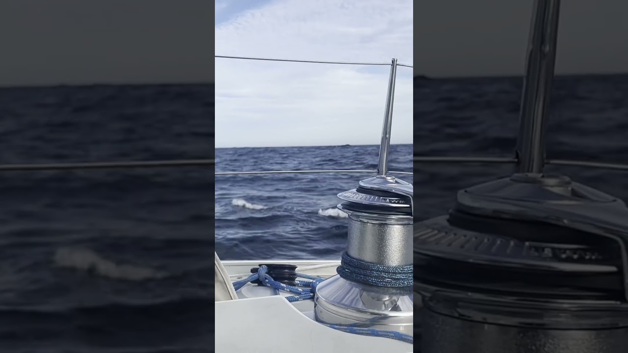 Valuri mari sau doar camera?  #sailing #sailinglife