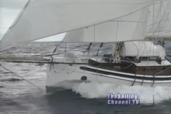 Urmărește Pachetul de 5 videoclipuri Off-Shore Sailing cu Lin și Larry Pardey online |  Vimeo la cerere
