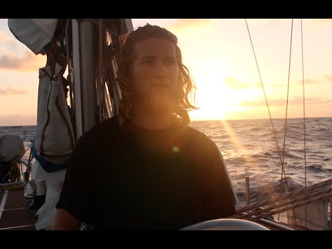 Eight and One Dog - Navigand peste Atlantic (Documentar)