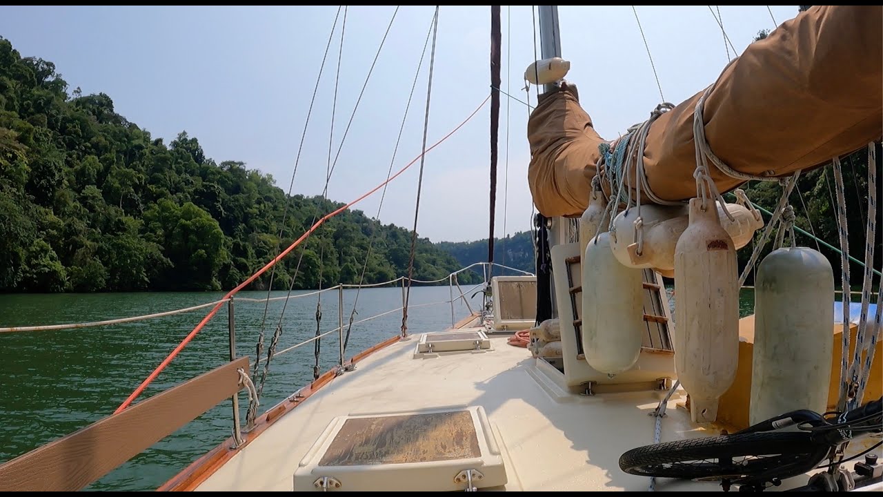 Skipjack Sailing 123. Livingston to Rio Dulce (Guatemala).