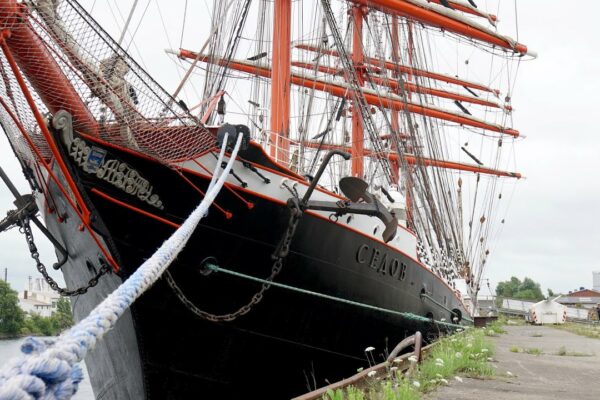 4K |  4 Mast Bark SEDOV - cea mai mare barcă cu vele tradițional din lume