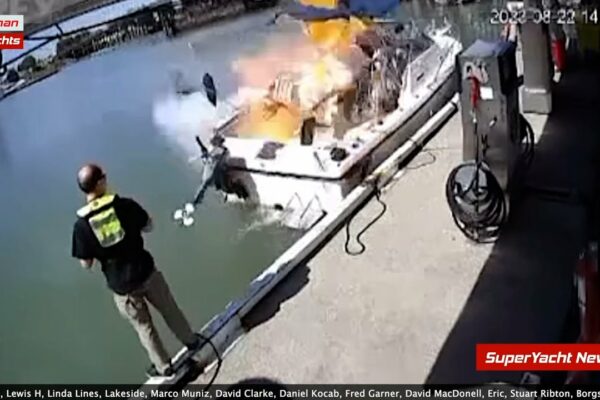 Doi membri ai echipajului cu arsuri de gradul 2 după ce barca explodează!  |  Clipuri SY