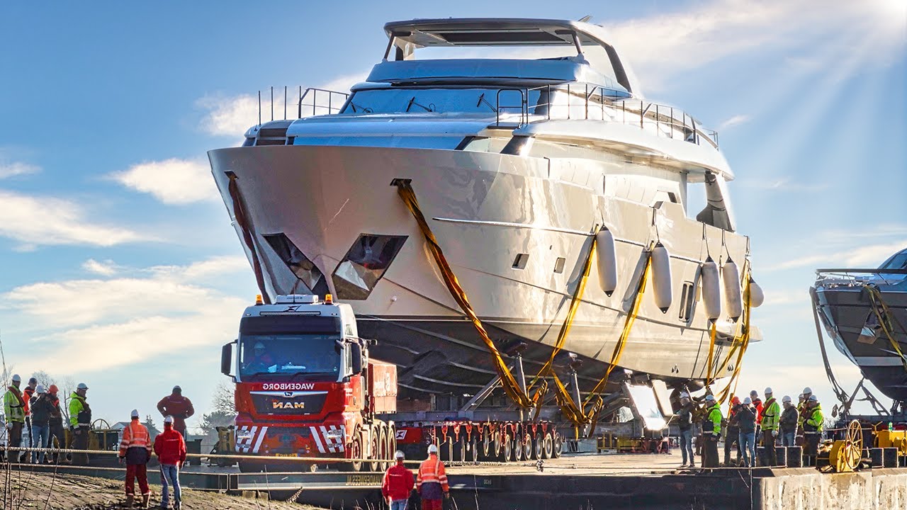 Transport de mega-yacht / transport greu la locul de expoziție |  Boot 2020