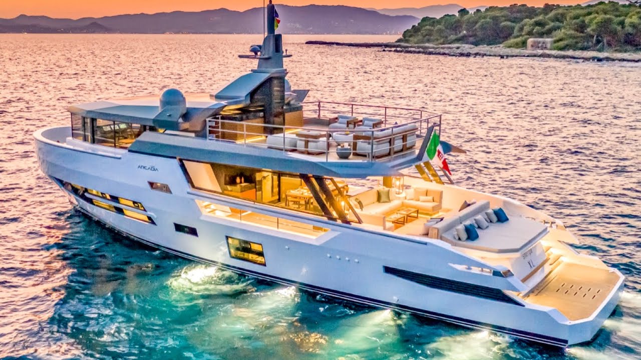 Tur cu iaht de 5,25 milioane de euro: Arcadia Sherpa 80XL