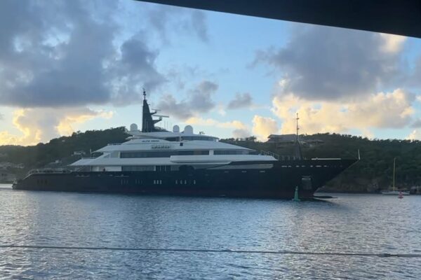 Guvernul Antiguan „se întunecă” pe un superyacht confiscat