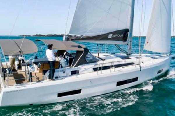 Tur de iaht de 550.000 GBP: Dufour 470