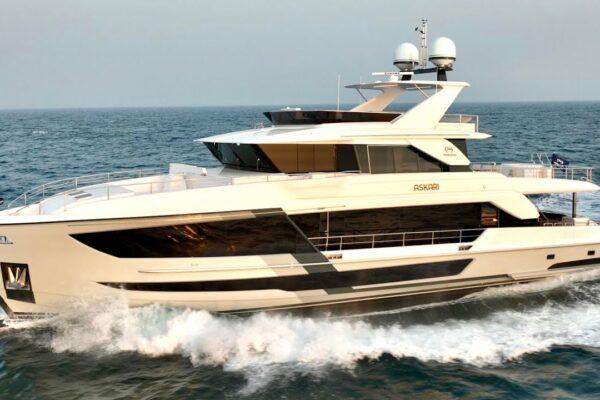 Tur superyacht de 13 milioane de dolari: 2021 Horizon FD103