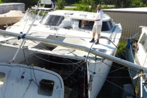 ⛵️ Proiect de catamaran DIY avariat de uragan.  Vești bune!