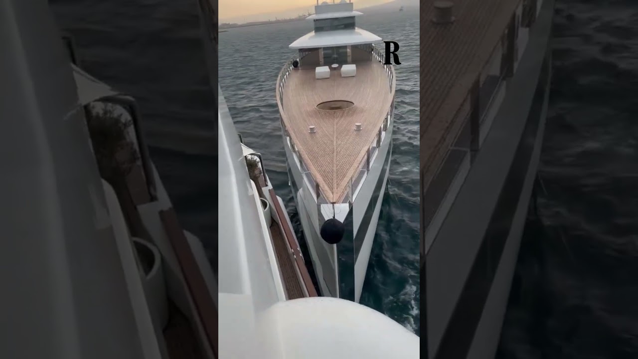 La Napoli, barca unui miliardar mexican a fost lovită de superyacht-ul care i-a aparținut lui Steve Jobs