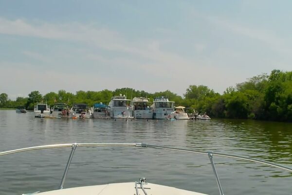 2024-08-04 Joliet Yachting Club's River Run finish - Bancă de nisip pe râul Kankakee #kankakeeriver #boating