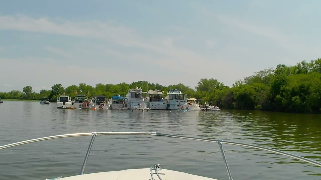 2024-08-04 Joliet Yachting Club's River Run finish - Bancă de nisip pe râul Kankakee #kankakeeriver #boating