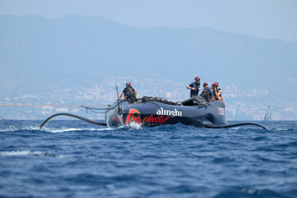 Alinghi Red Bull Racing suferă a doua eroare a catargului | Lumea navigației