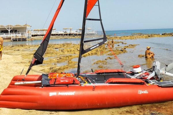 Navigand cu noul meu catamaran gonflabil Hurricane Carbon, demontare inclusă