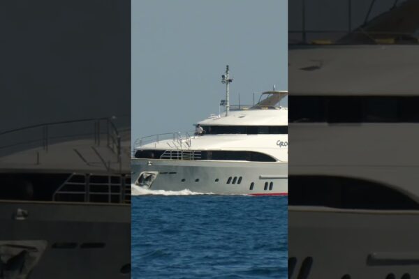 Iahtul Benetti „Groover” navighează în West Palm Beach Inlet (partea I)