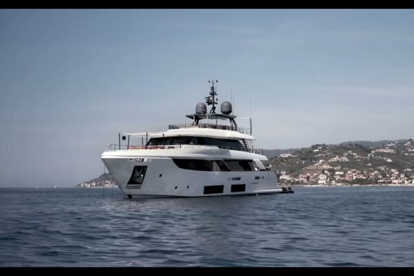 CUSTOM LINE 108 NAVETTA 33 MARIA THERESA DE VANZARE YACHT | MARCUS YACHTING