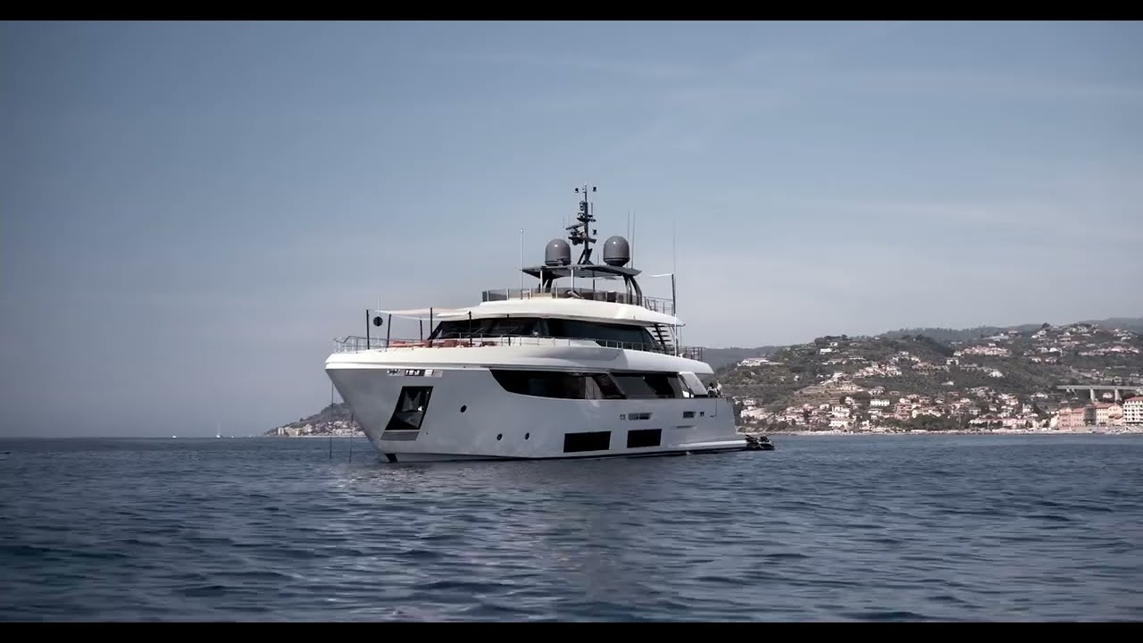 CUSTOM LINE 108 NAVETTA 33 MARIA THERESA DE VANZARE YACHT | MARCUS YACHTING