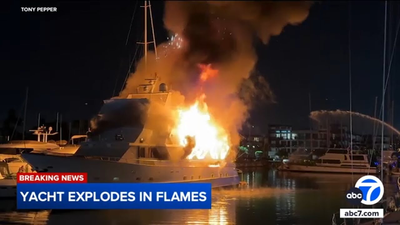 Un iaht de lux s-a scufundat după ce a suferit pagube grave în urma incendiului de la Marina del Rey