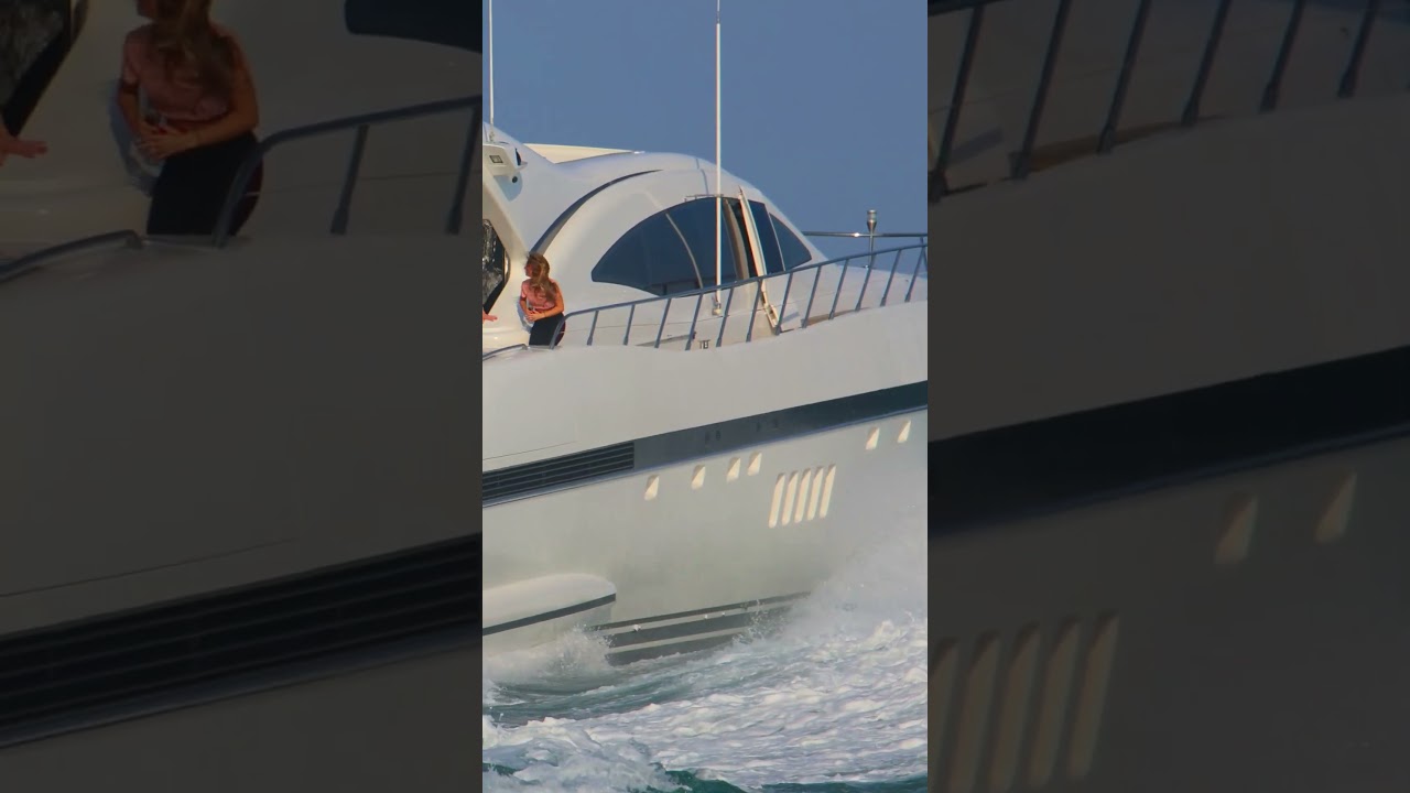 Distracție la bordul iahtului Mangusta (Haulover Inlet)