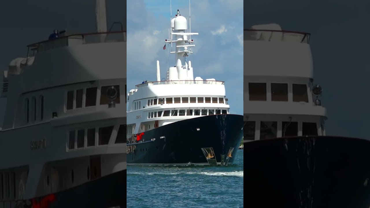 Vandutch navigând pe căile navigabile din Fort Lauderdale