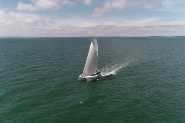 „Navig fără stres”: Reefing după cifre pe Nautitech Cruising Catamaran