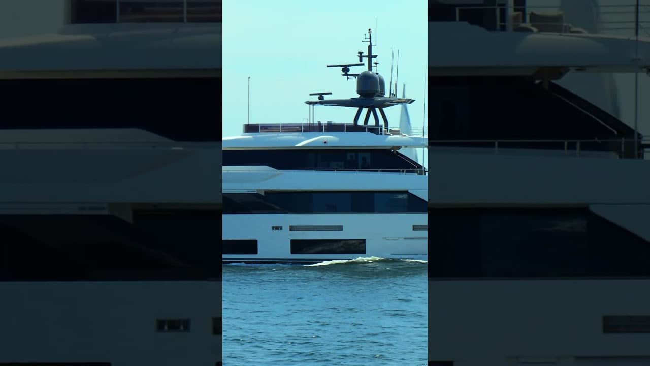 Cui îi plac Custom Line Yachts?