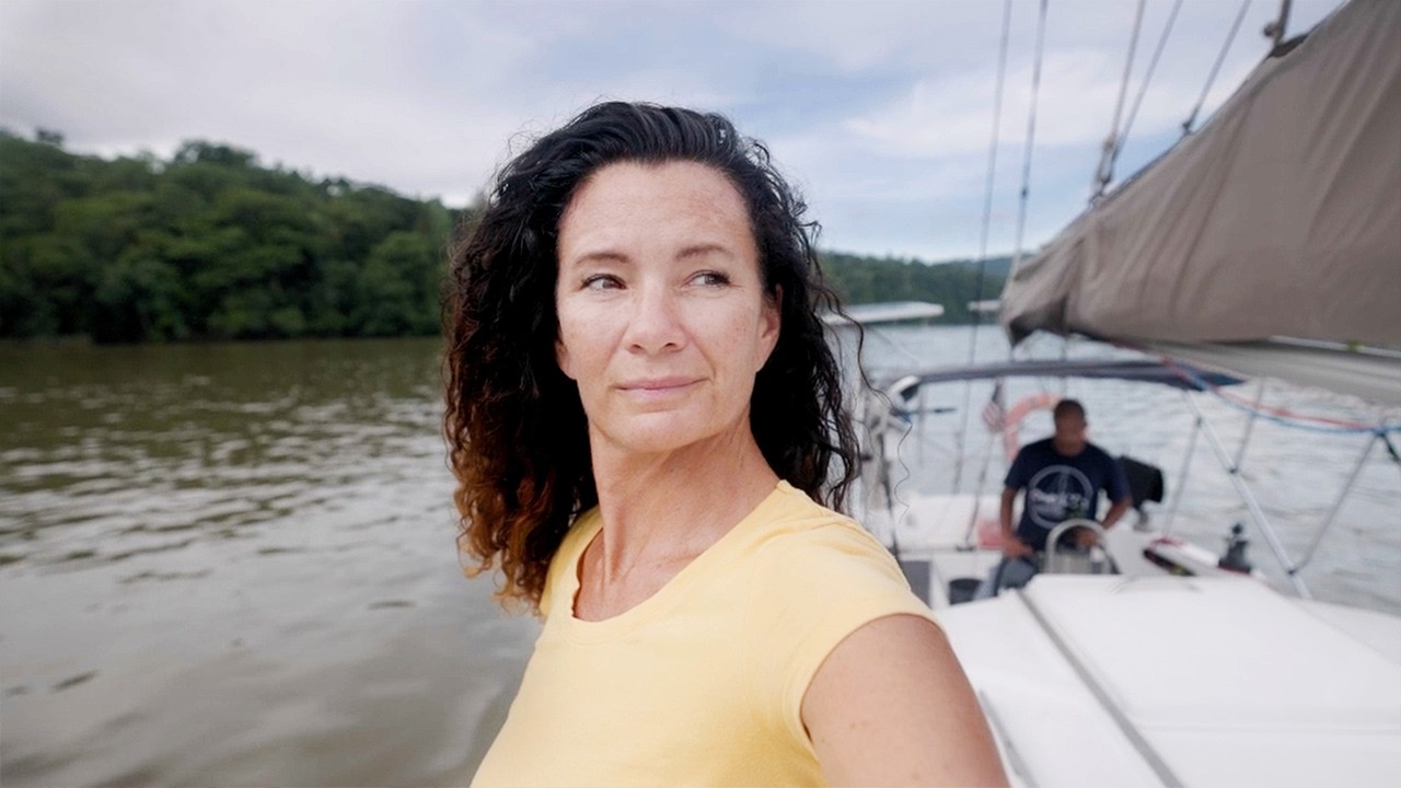 DE LA MARE LA JUNGLA: Un refugiu pentru marinari: navigarea pe Rio Dulce Guatemala