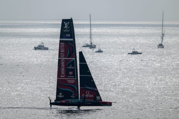 Emirates Team New Zealand adaugă un alt punct, INEOS Britannia Scrambling For Speed ​​| Lumea navigației