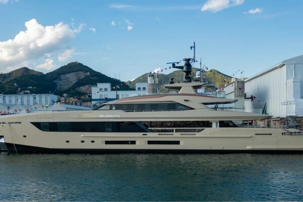 În interiorul unui SUPERYACHT de 50 de metri stâlp de 40.000.000 USD!