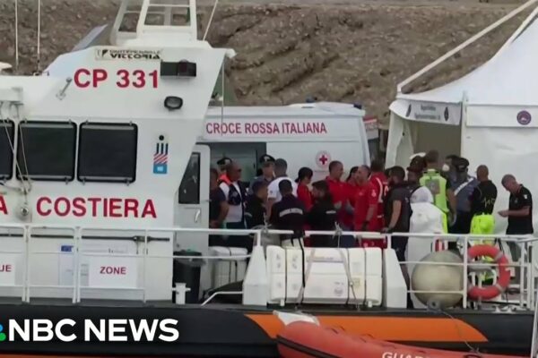 Patru cadavre au fost recuperate de pe un iaht scufundat în largul coastei Italiei