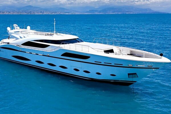 Tur superyacht de 15 milioane de euro: 2016 AB Yachts 44 de metri