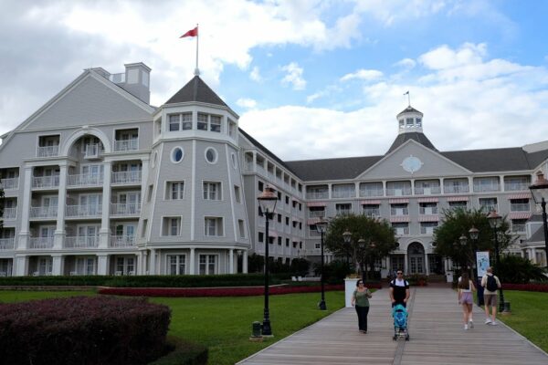 Disney's Yacht Club Resort 2024 Tur și prezentare în 4K | Zona stațiunii EPCOT Walt Disney World