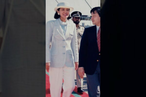 Împărat și împărăteasă la Royal Yacht Harbour din Muscat, Oman, în 1994 #japanimperialfamilly #masako