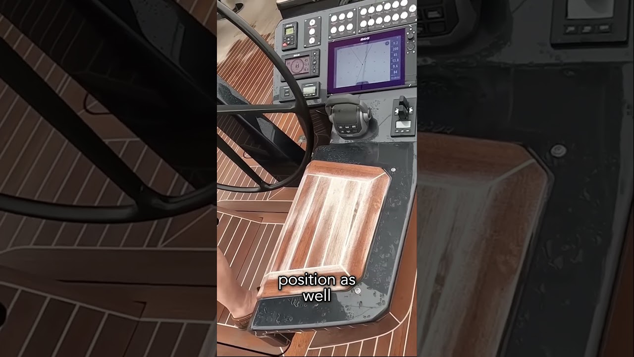 „Este ușor să te plimbi de pe ambele părți ale acestor cârme duble pentru a ajunge pe punțile laterale” #yachting