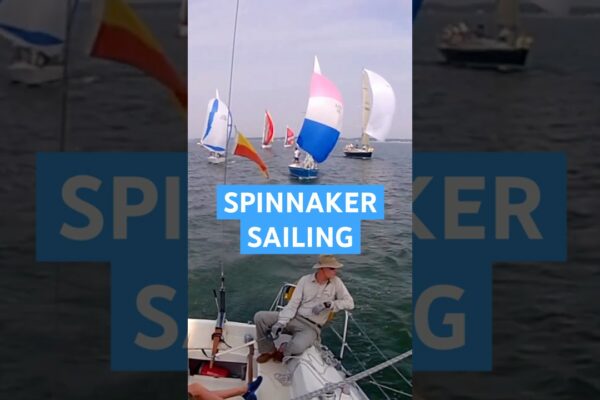 Spinnaker navigând departe