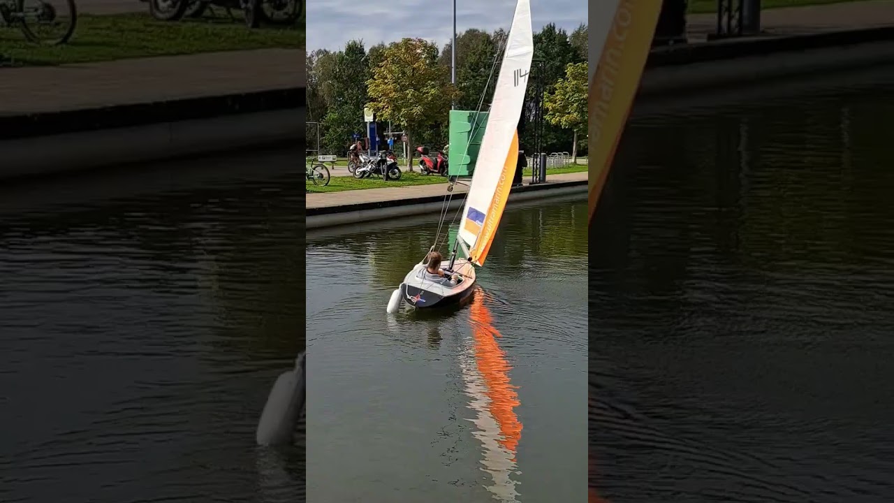 Test Interboot navigând pe lacul târgului #sailing #friedrichshafen #bodensee #sniff #learn #fun