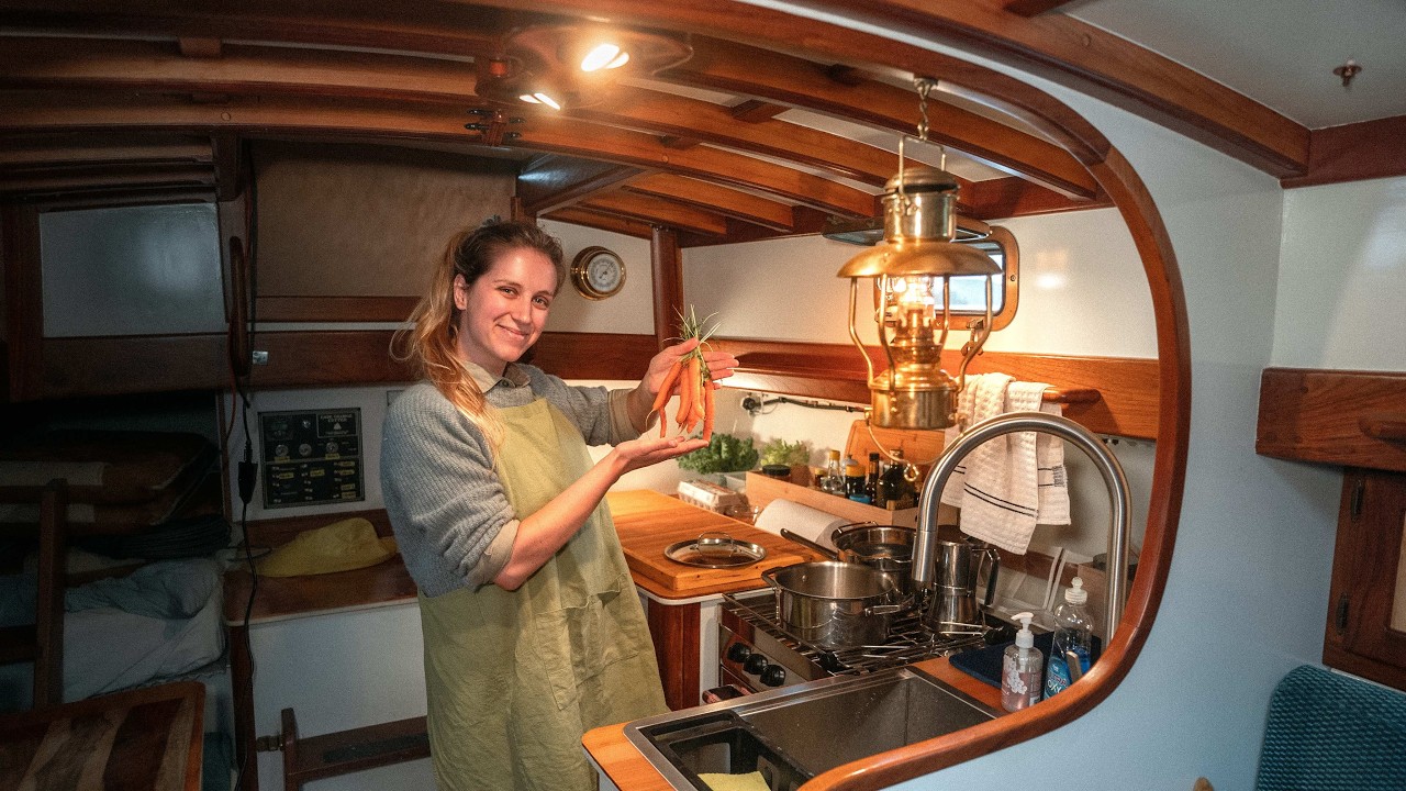 Refit-ul a dat roade. [Adventure to an Unknown Island]