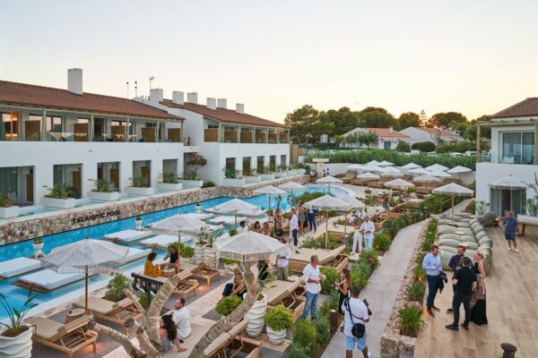 Lake Resort Menorca. Patru locuri de cazare. O mie de senzații. Eliberat la 26.07.2021.