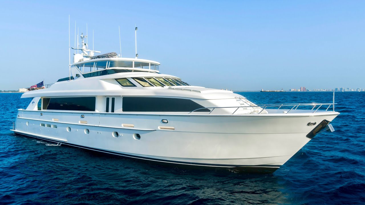 Tur superyacht de 4,5 milioane de dolari: iahtul cu motor Hatteras 100 2005