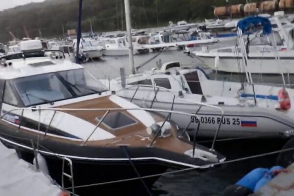 Clubul de iaht „Ulysses” în timpul taifunului Maysak din 3 septembrie 2020
