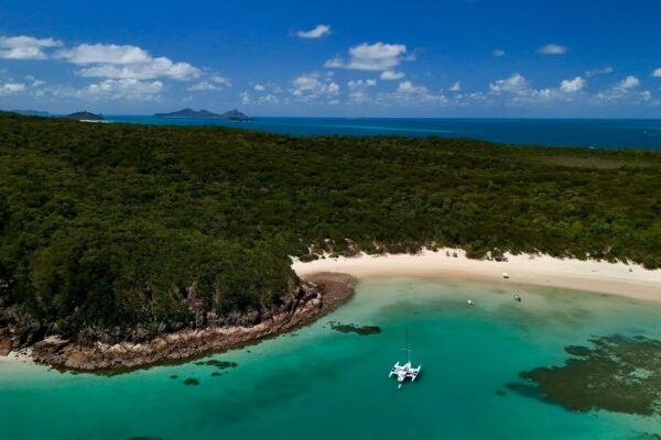 Insulele Magic Whitsunday - Navigare de la Percy la Chance Bay