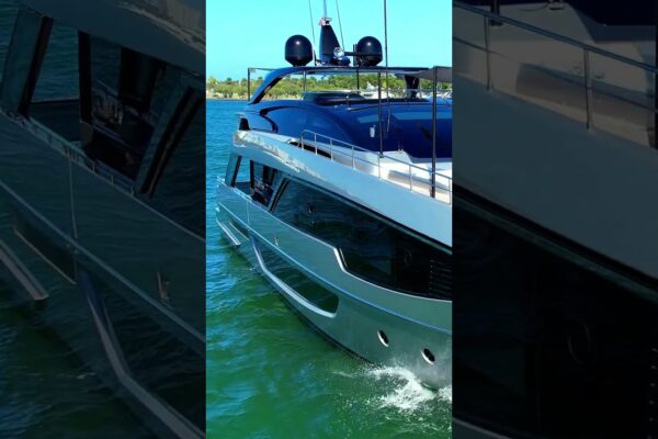 Acesta este tipul de iaht care vă place? Riva Corsaro 102 #hauloverinlet #yacht #yachting