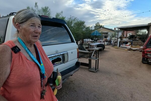 Aspectul interior șocant al pensionării în America | Tur de casă mobilă