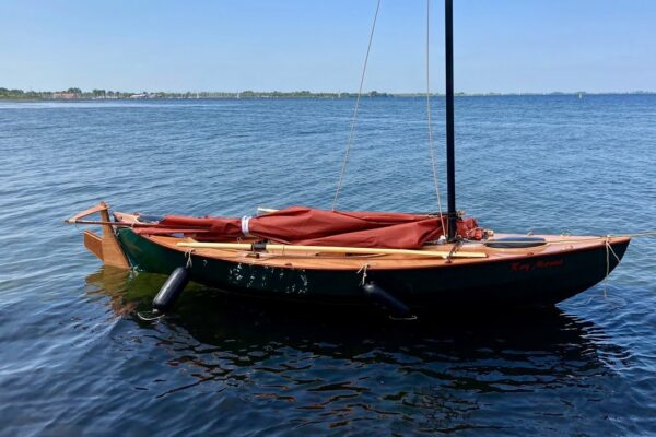 Construirea unui Dinghy din placaj în 12 zile - De la început până la sfârșit