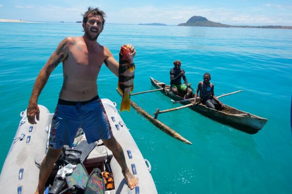 Tranzacționare către EAT în Madagascar îndepărtat | Sailing Nandji... Ep 385